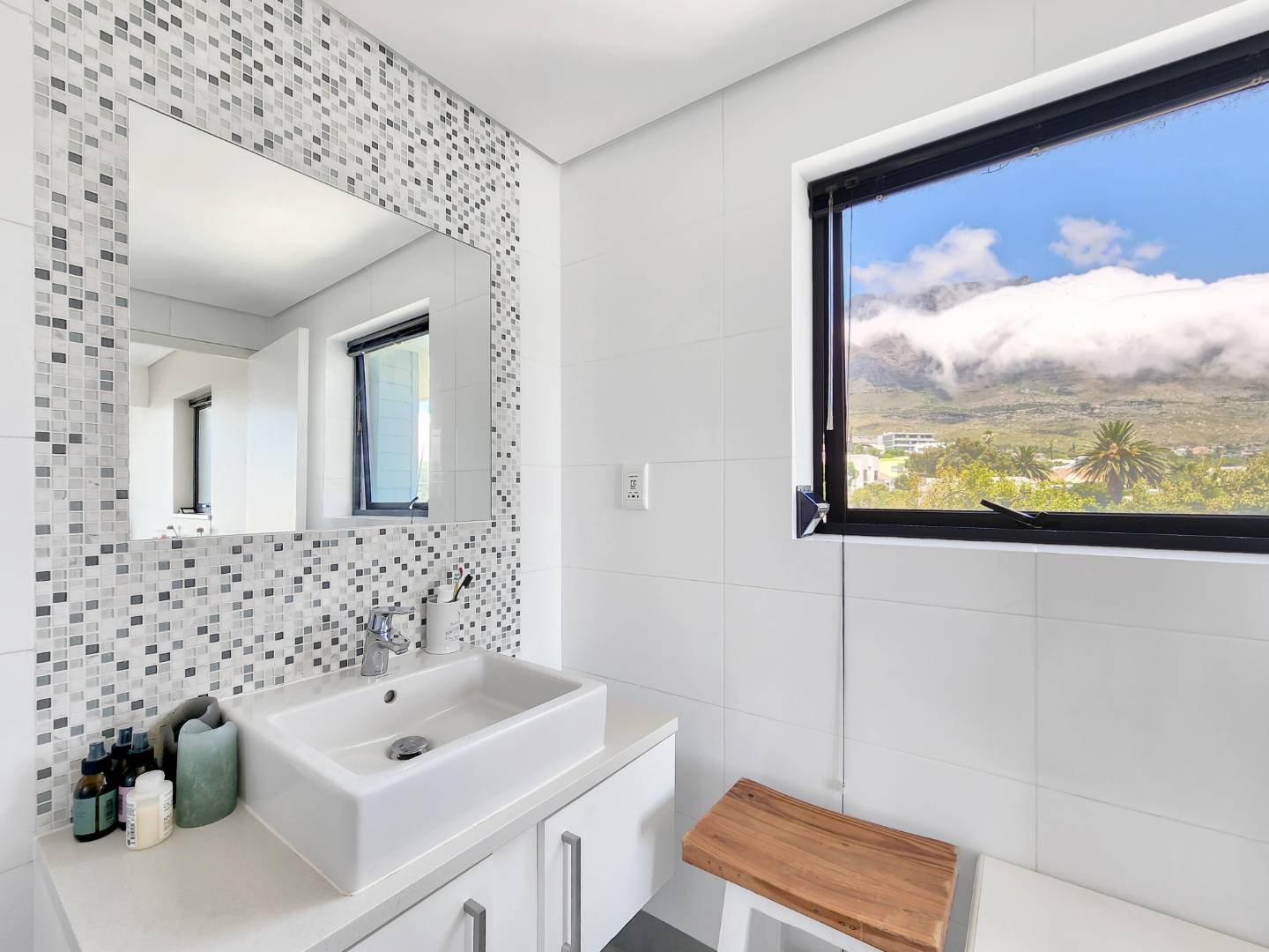 2 Bedroom Property for Sale in Vredehoek Western Cape